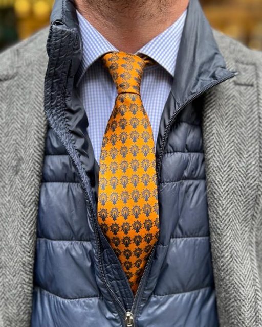 Esta corbata estará en pocos días ya en venta: es nuestro modelo Ocre Clásica y es ideal para el otoño o invierno🧡💙
.
#jaspeoriginal #virgendelpilar #corbata